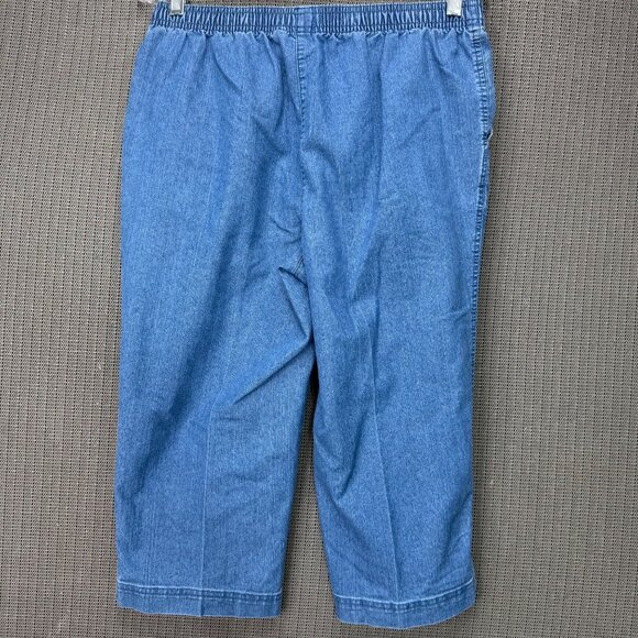 Breckenridge Petite Womens Size 6 Blue Denim Capri Pants Pullon Mid rise Stretch - Picture 2 of 8